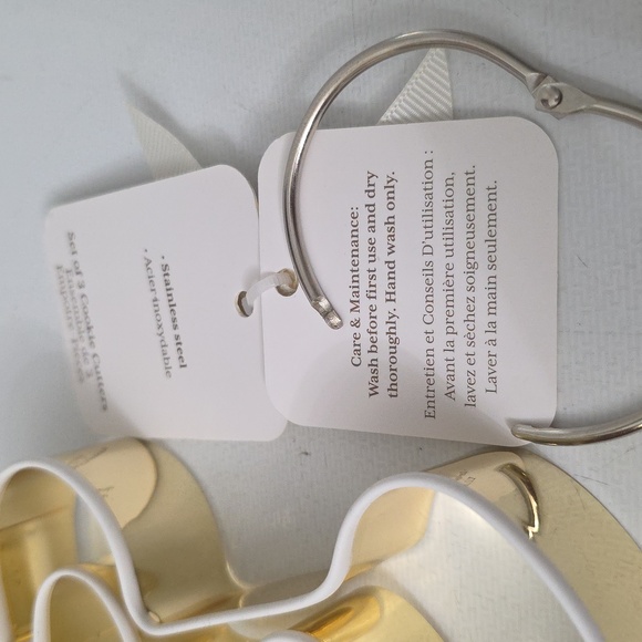 The Bake Shop Gold Gingerbread Cookie Cutter, Set of 3. NWT - Picture 7 of 7